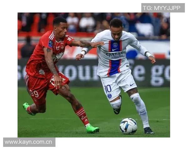 巴黎圣日耳曼争夺拜仁慕尼黑前锋，引发转会市场热议